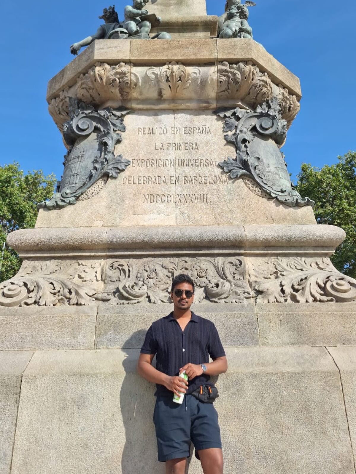 How are our ambassadors spending their summer? ✈️ This time, Dilshan is saying hola from sunny Barcelona 🇪🇸☀️
@_dilshan_kz_ 👋
#internationalstudents #ambassadors #summer #studyinprague #erasmusczechrepublic #erasmusprague #greetings
